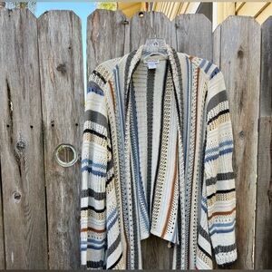 North style woman's sweater asymmetrical hem-line Size (L).